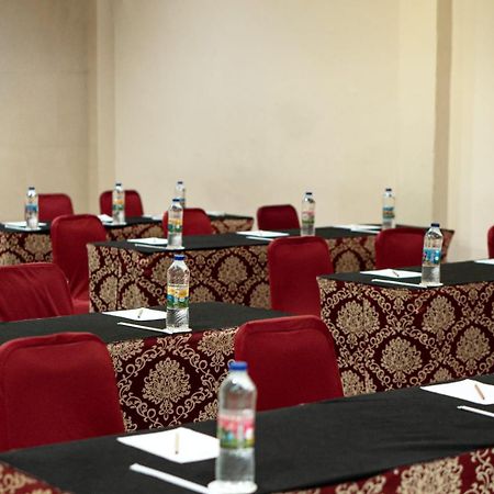 Hotel Indah Palace יוגיאקרטה מראה חיצוני תמונה