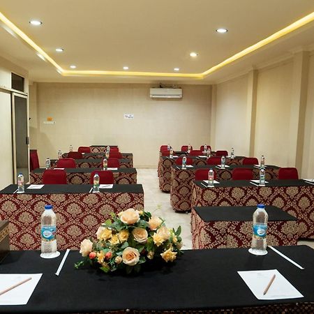 Hotel Indah Palace יוגיאקרטה מראה חיצוני תמונה