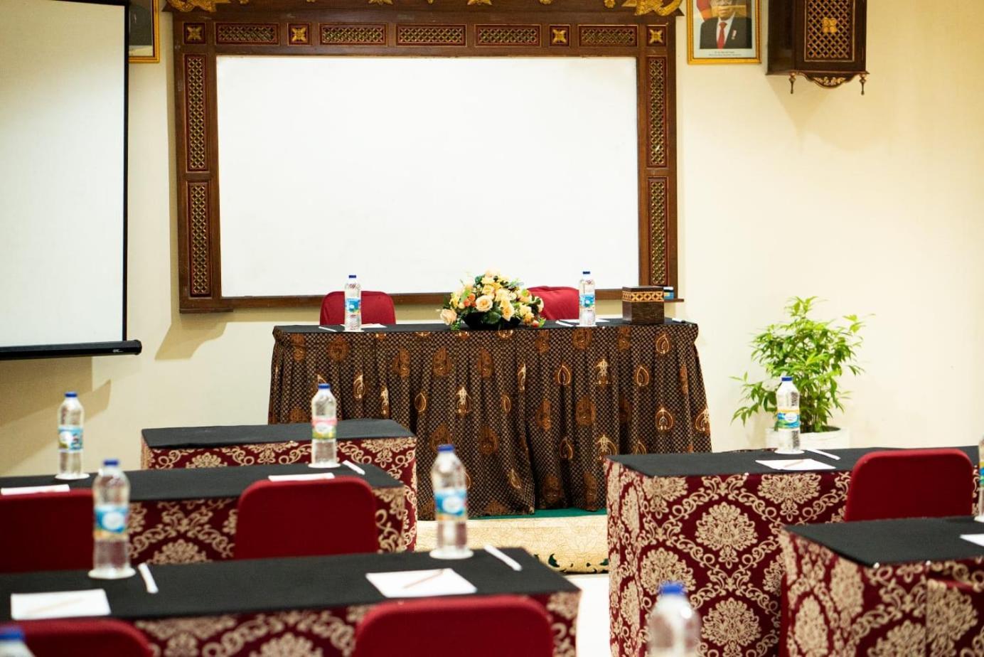 Hotel Indah Palace יוגיאקרטה מראה חיצוני תמונה