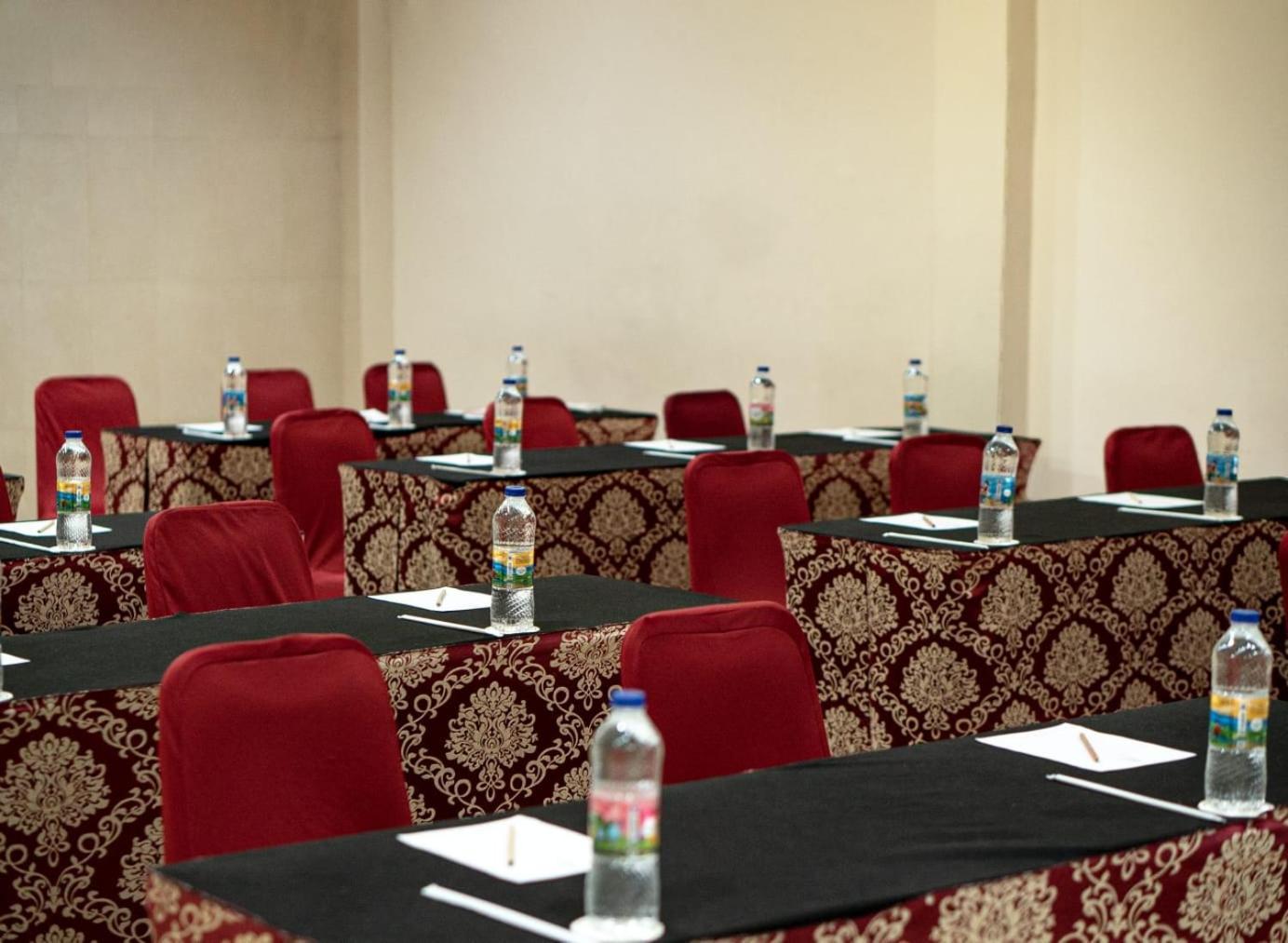 Hotel Indah Palace יוגיאקרטה מראה חיצוני תמונה