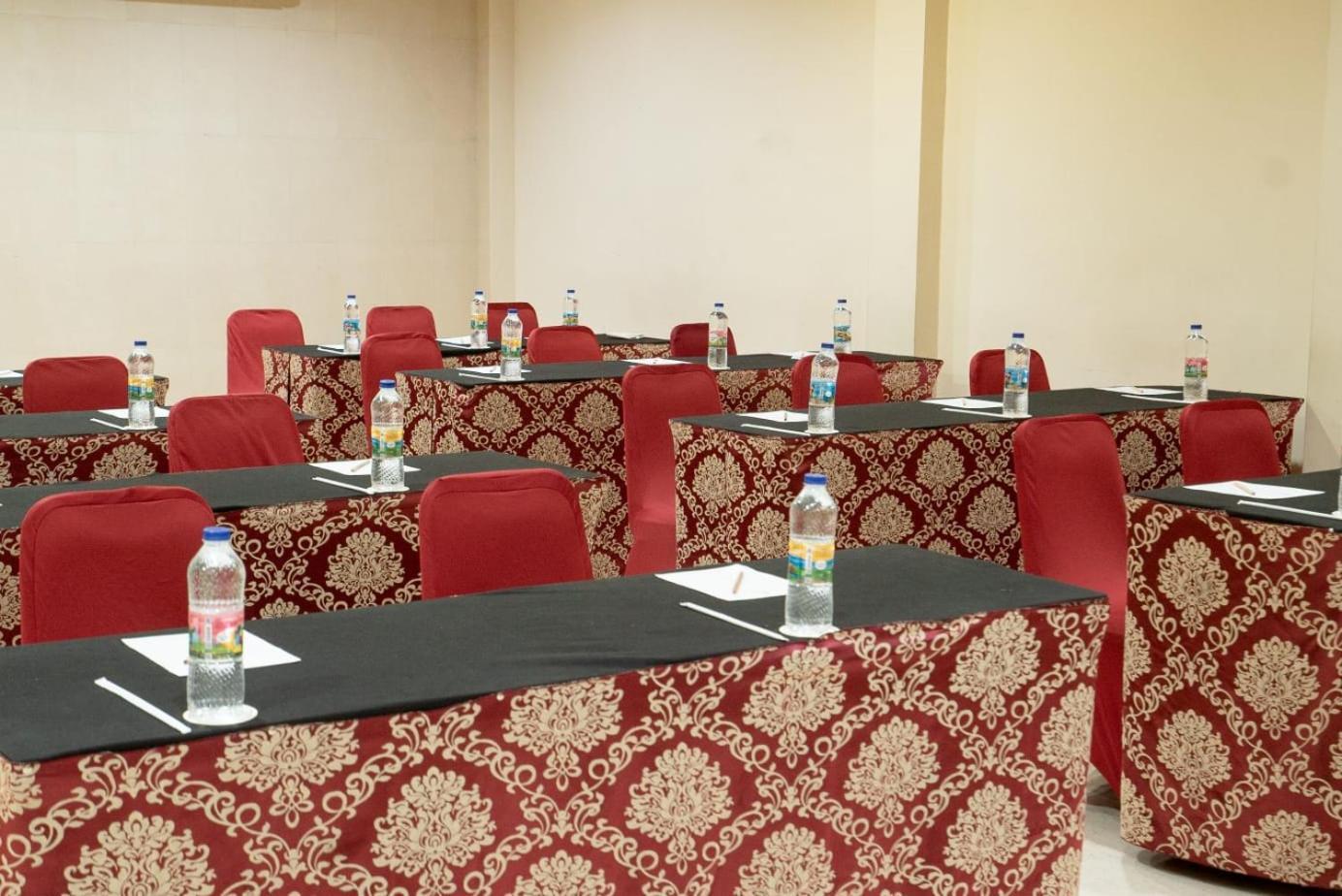 Hotel Indah Palace יוגיאקרטה מראה חיצוני תמונה