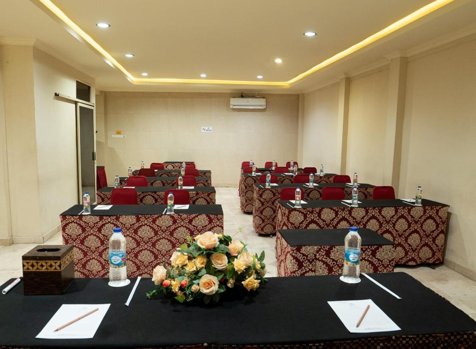 Hotel Indah Palace יוגיאקרטה מראה חיצוני תמונה