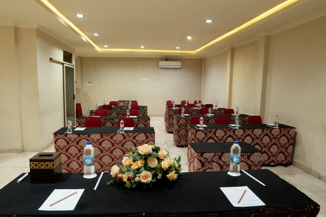 Hotel Indah Palace יוגיאקרטה מראה חיצוני תמונה