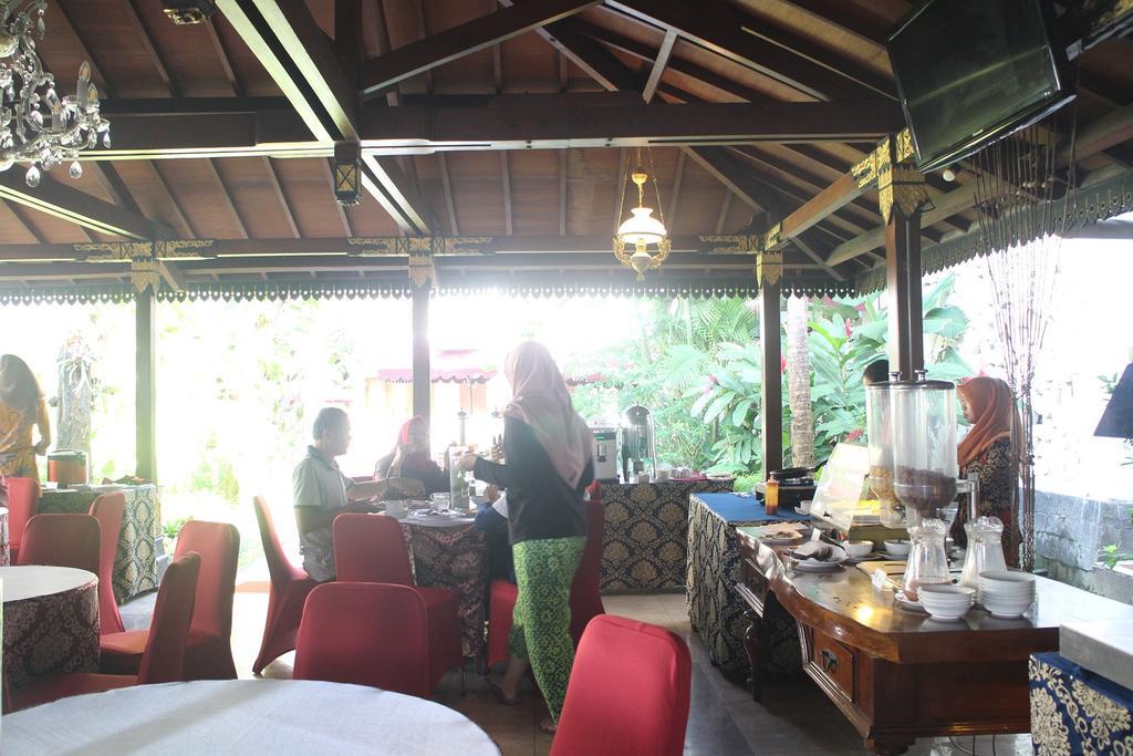 Hotel Indah Palace יוגיאקרטה מראה חיצוני תמונה