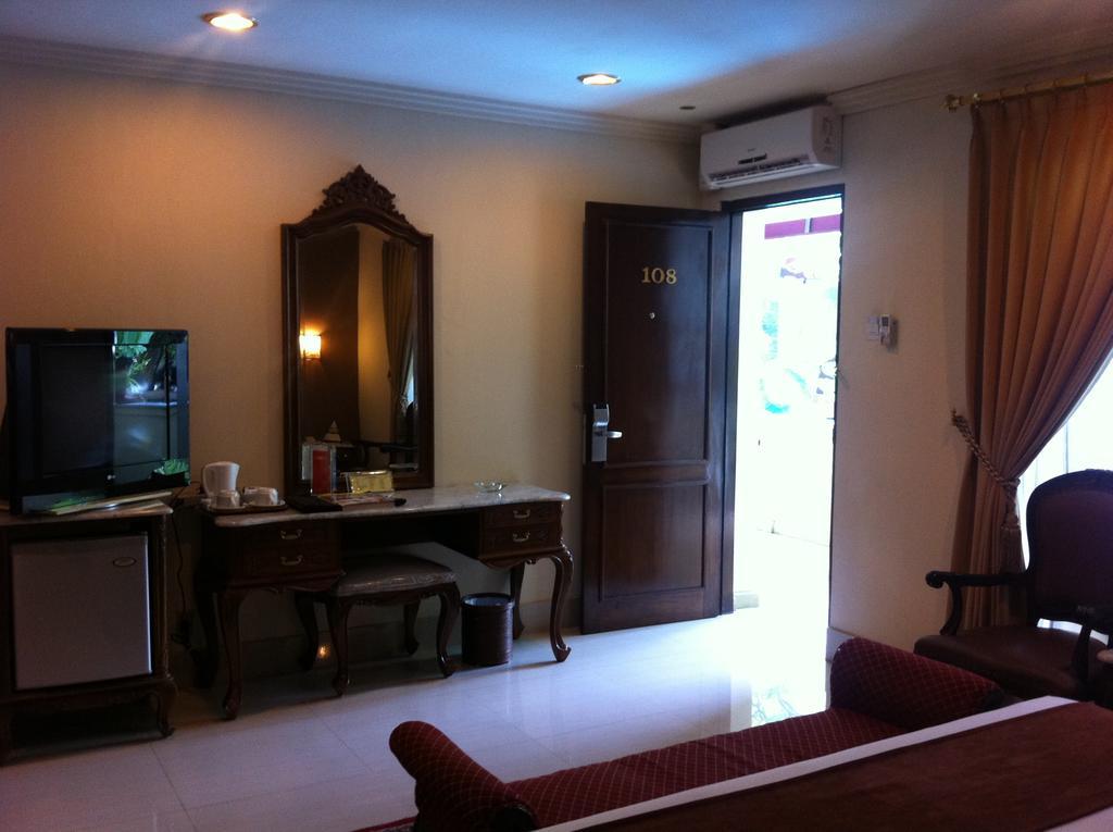 Hotel Indah Palace יוגיאקרטה מראה חיצוני תמונה