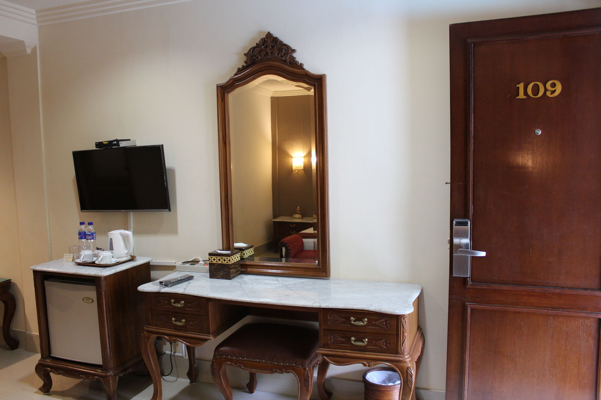 Hotel Indah Palace יוגיאקרטה מראה חיצוני תמונה